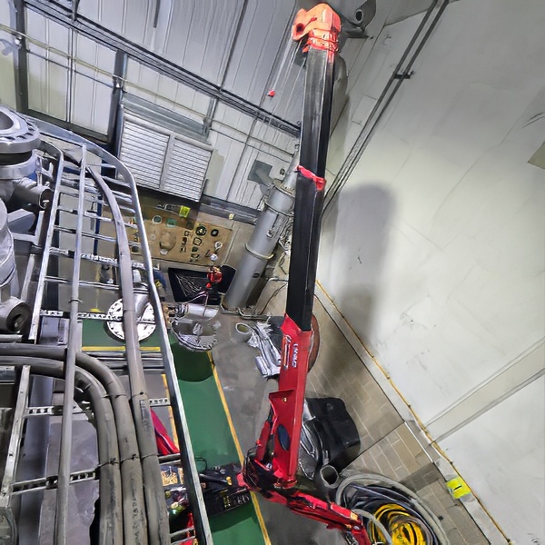 small access crane lifting