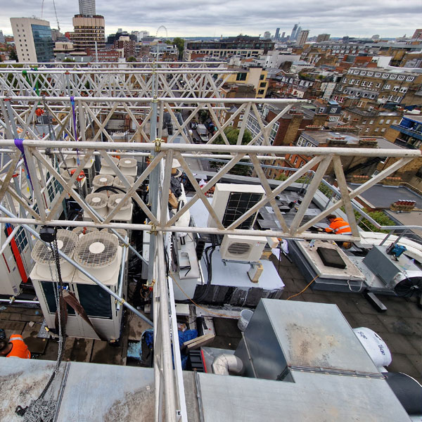 rooftop spider crane lifting